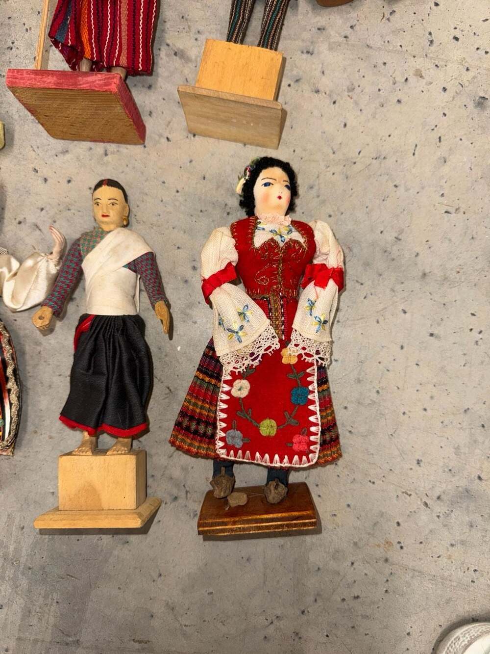 Vintage Lot of 9 International Folk Art Souvenir Dolls Including Italian and Eas - Picture 6 of 6